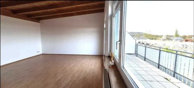 Geschmackvolle, sanierte 3-Zimmer-Dachgeschosswohnung mit geh. Innenausstattung mit EBK