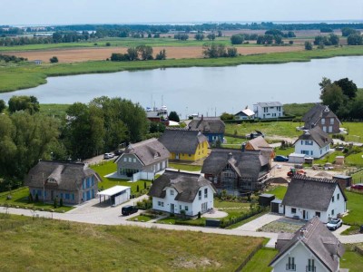 Traumhaftes Haus mit Wasserblick und Balkon am Hafen von Puddemin