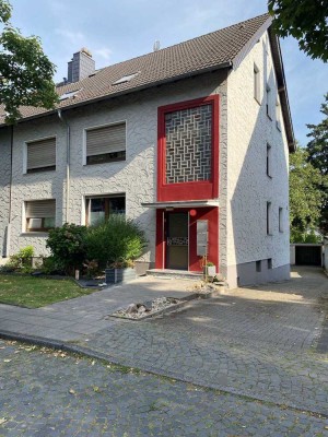 Miethaushälfte mit 3 Wohnungen, Garten und 5 Garagen in Bottrop-Batenbrock-Süd *provisionsfrei!*