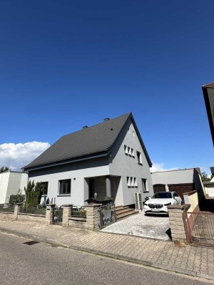 Kernsaniert: freistehendes 5-Zimmer-Einfamilienhaus mit luxuriöser Innenausstattung & EBK in Ketsch