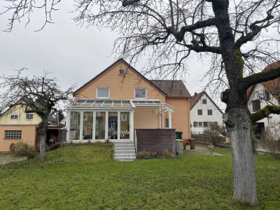 freistehendes Einfamilienhaus mit großem Garten