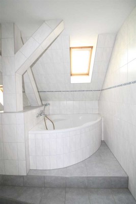 ++ 2-Raum-Wohnung im Dachgeschoss ++