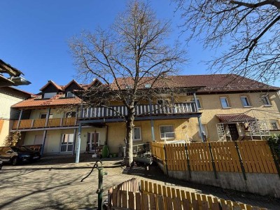 Bauernhaus mit Wohnungsanbau und Scheune