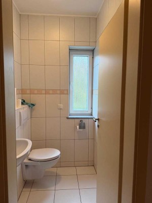 Gepflegte 4-Zimmer Erdgeschoss - Wohnung mit Balkon in Pohlheim