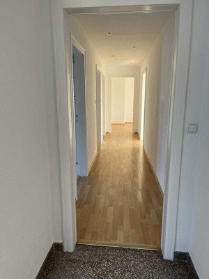 Dachgeschosswohnung 4 Zimmer mit Balkon in Köln Rodenkirchen