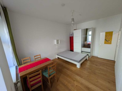 Bezugsfrei Provisionsfrei 1.5 Zi. Altbau Friedrichshain