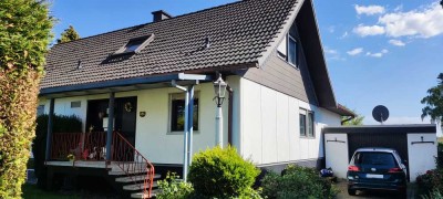 Freistehendes Einfamilienhaus im Grünen mit großzügigem Garten und Garage