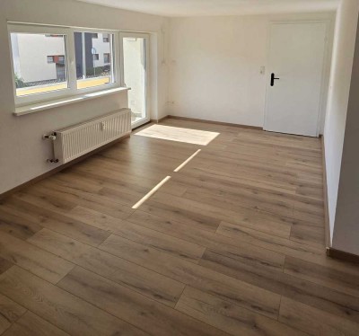 Exklusive, vollständig renovierte 1,5-Zimmer-Wohnung mit EBK in Bad Orb