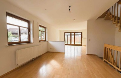 Haus-Feeling für Junggebliebene/Pärchen/kleine Familien: Sonnige 5-Zimmer im Reiheneckhaus