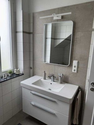 Erstbezug nach Sanierung mit Einbauküche: Schöne 2-Raum-Altbauwohnung