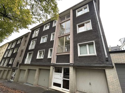 Gut aufgeteilte und geräumige 3-Zimmer-Wohnung mit Balkon, Garage und viel Potential