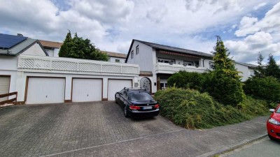 Zweifamilienhaus mit ausgebautem Dachgeschoss & drei Garagenplätzen in Schmallenberg