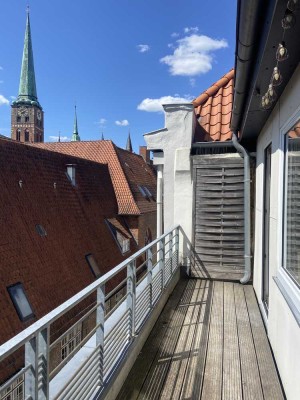 Innenstadt - Lichtdurchflutete 2-Zimmer Dachgeschosswohnung mit Balkon