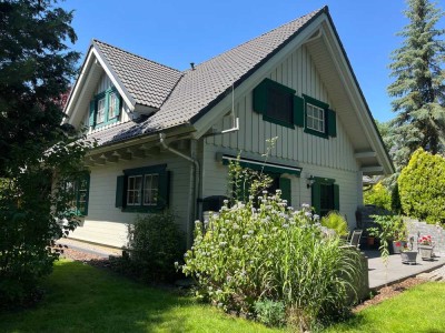 Natur trifft Wohnkomfort - Charmantes Holzblockhaus mit großzügigem Garten