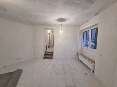 Helle, frisch renovierte 1 Raum Wohnung im  EG