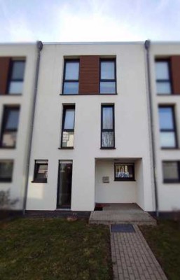 Modernes Stadthaus (RMH) mit Studio und Dachterrasse