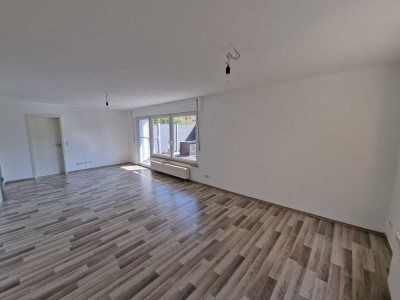 Zentrale und ruhig gelegene 3-Zimmer Wohnung mit großer Terrasse. Sofort verfügbar.