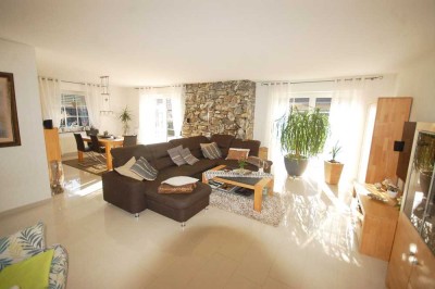 (2 DHH) Drei Wohneinheiten mit großem Garten in Rötgesbüttel