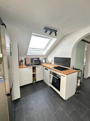 Grunbach, schöne 3-Zimmerdachgeschoss Wohnung mit Einbauküche und TG-Platz
