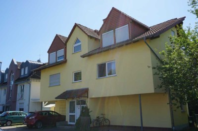 Helle Dachgeschosswohnung mit Balkon in Rodgau-Jügesheim