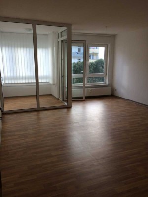 Gepflegte 2-Zimmer Whg. mit verglastem Balkon für ältere Bürger