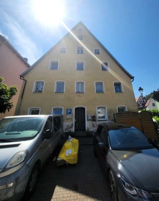 Sanierungsbedürftiges großzügiges Mehrfamilienhaus, im Einkauf liegt der Gewinn