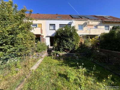 Gepflegtes Reihenhaus
mit Garage
in ruhiger Lage von Leerstetten