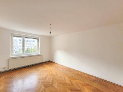 PROVISIONSFREI VOM EIGENTÜMER! UNSANIERTE SCHÖNE 4-ZIMMER WOHNUNG MIT BALKON!