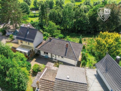 MANNELLA *Ein Ort mit Seele und Aussicht.* renovierungsbedürftiger Bungalow in Hennef Weingartsgasse