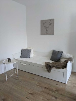 Modern möbliertes 1-Zimmer-Apartment mit Balkon & Stellplatz im schönen Wuppertal-Lichtscheid
