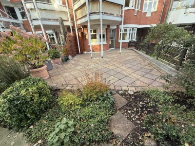Grün. Ruhig. Zentral - Attraktive 2-Zimmer-Wohnung mit großer Terrasse und Gartenblick im Weidedamm