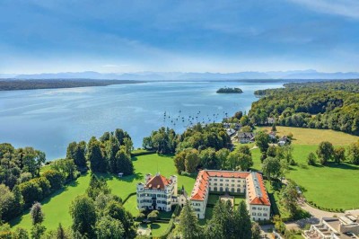 Elegante Wohnung im Schloss Possenhofen. Mit privatem Seezugang.