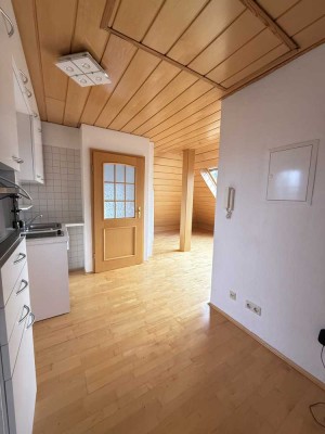 Gemütliche Dachgeschosswohnung zu vermieten (auf Wunsch auch möbliert)