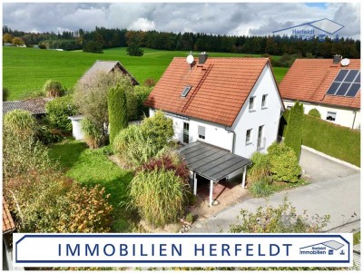 Bezugsfreies, familienfreundliches und gemütliches Einfamilienhaus in ruhiger Ortsrandlage