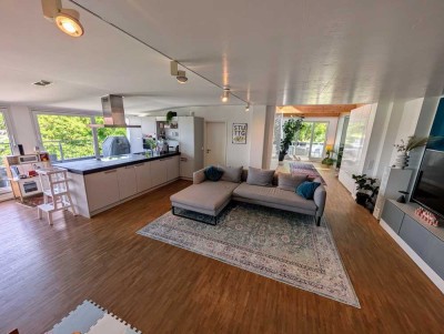 Exklusive Penthouse-Wohnung mit traumhafter Aussicht und zwei Balkonen – von privat