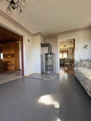 Wohnen mit Aussicht: Einfamilienhaus mit Baugrundstück und Panoramablick