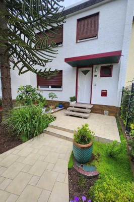 Schönes Reihenmittelhaus mit fünf Zimmern in 63225, Langen