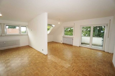 Großzügige Dachgeschosswohnung + Balkon in ruhiger Lage