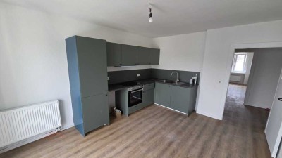 ERSTBEZUG NACH SANIERUNG! 2 Zimmer EBK + Balkon