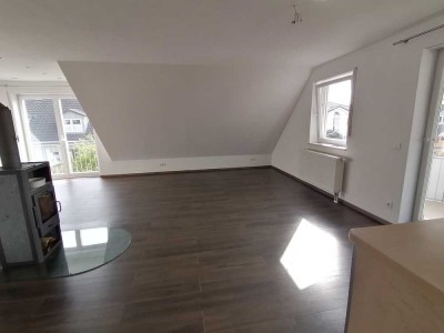 PERFEKTE DG-WHG. IN N-NEUNHOF FÜR EIN JUNGES PAAR !!!