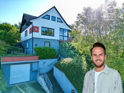 Familienidyll mit Aussicht: Großzügiges Einfamilienhaus in Hanglage von Wachbach