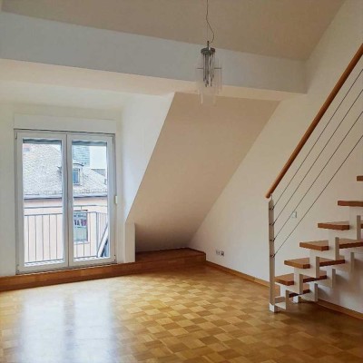 Schicke lichtdurchflutete Maisonette-Wohnung in zentraler Lage - frei und bezugsfertig
