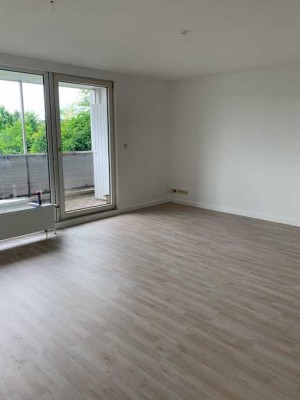 Schöne fünf Zimmer Wohnung mit Balkon in Hannover (Kreis), Lehrte/Ahlten