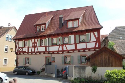 Viel Platz zum Leben: Denkmal Fachwerk Doppelhaushälfte mit Schwedenofen und Weinkeller