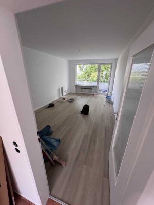 Exklusive frisch sanierte 1-Raum-Wohnung mit Balkon und EBK in Pinneberg