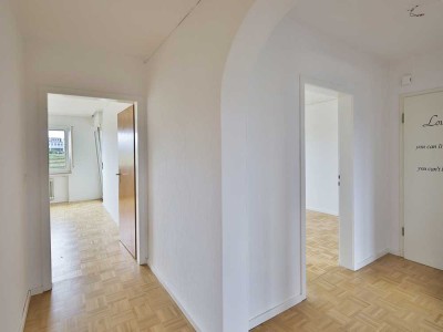 Sofort frei - Sanierte 3-Zimmer-Wohnung mit Balkon und Stellplatz am Feldrand