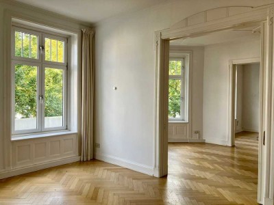 Helle, repräsentative 7-Zimmer-Altbauwohnung (stilles Gewerbe möglich)