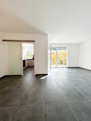 Erstbezug nach hochwertiger Sanierung, 3-Zimmer-Wohnung mit Terrasse und TG-Stellplatz!  Zentrum!
