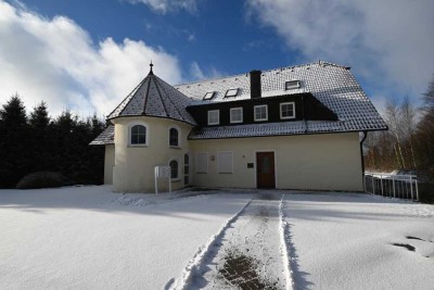 Idyllisch gelegene 1,5-Zimmer-Wohnung mit Terrasse