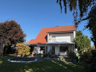 Schönes Einfamilienhaus mit tollem Grundstück in Üfingen